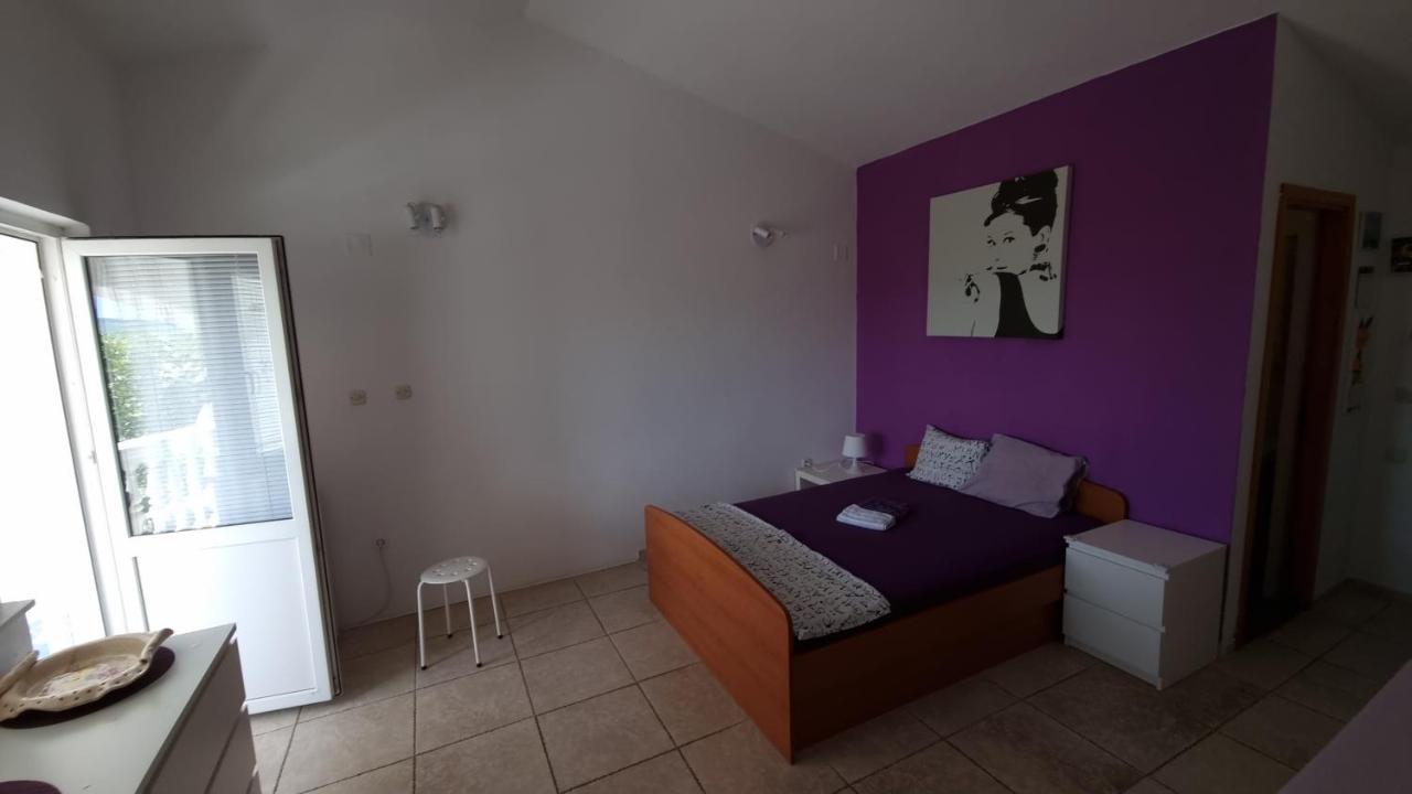 Arts Room Jasmina With Sea View Bikers And Pets Are Welcome Starigrad Paklenica Exterior foto